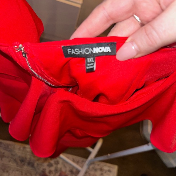 Red structured high low peplum corset top with off shoulder flounce sleeves - Picture 5 of 7